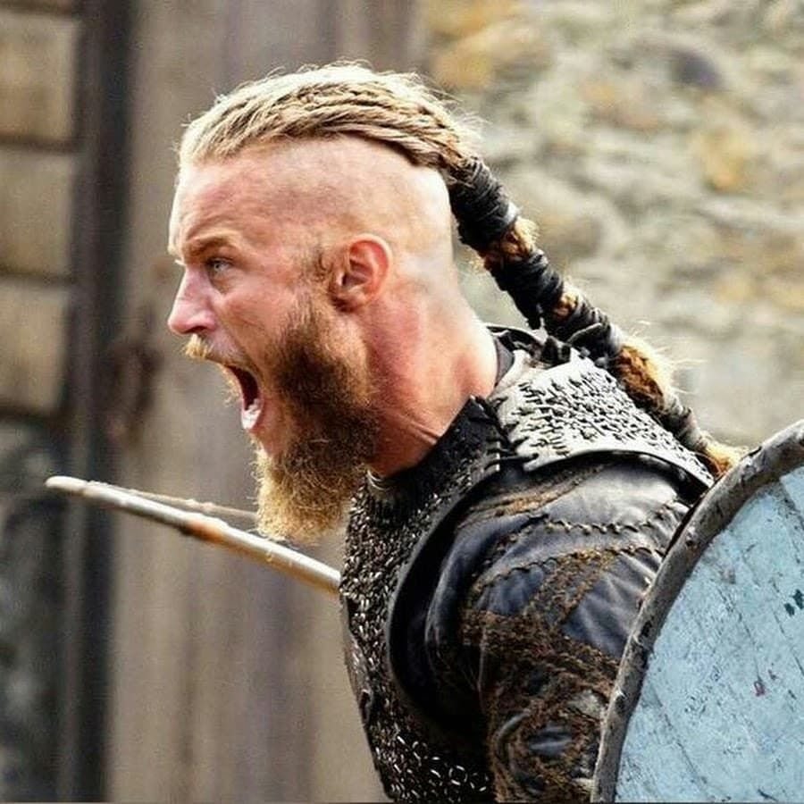 Рагнар Лодброк прическа