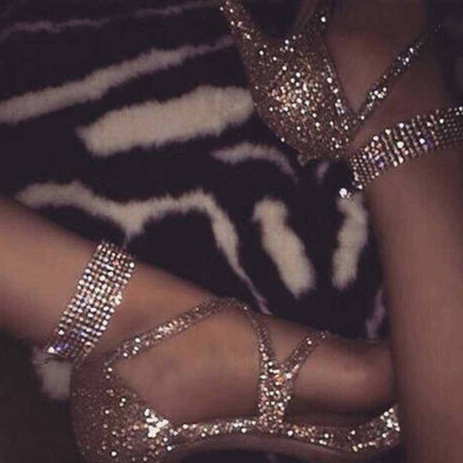 Эстетика нарядов в блестках