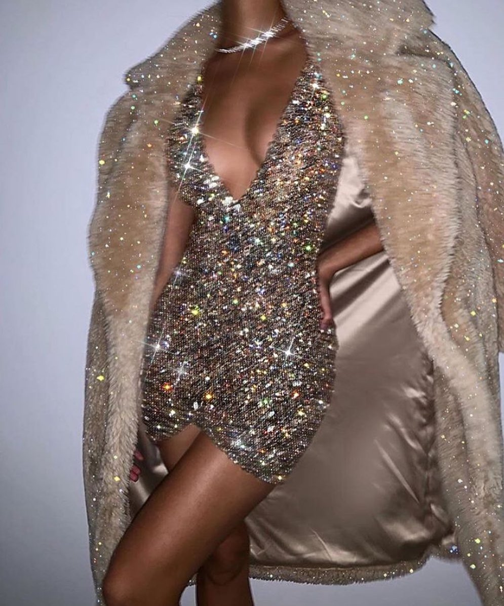 Блестящее платье