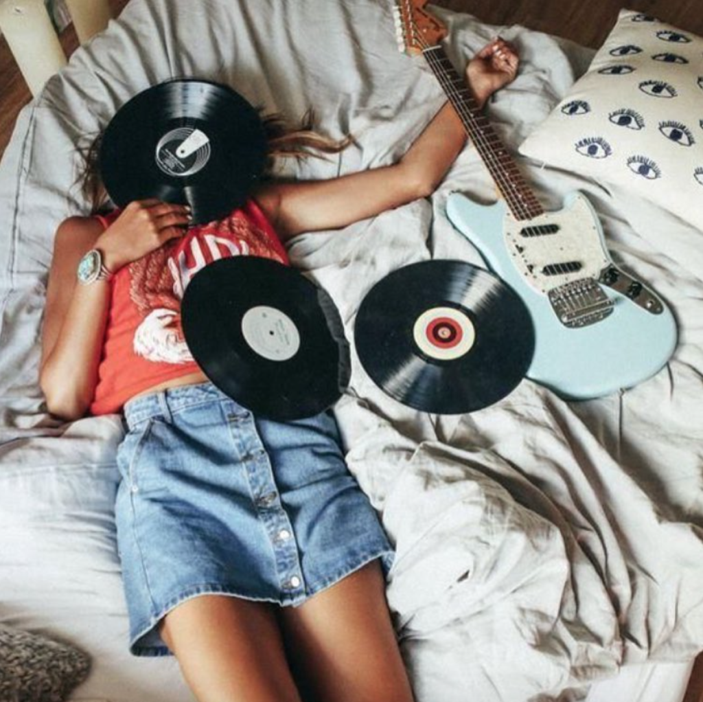 Неоновый значок музыки