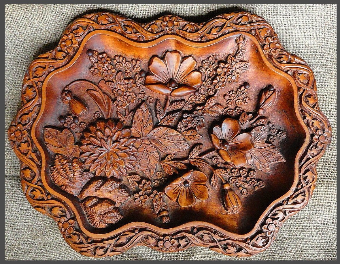 Плоскорельефная резьба Татьянка