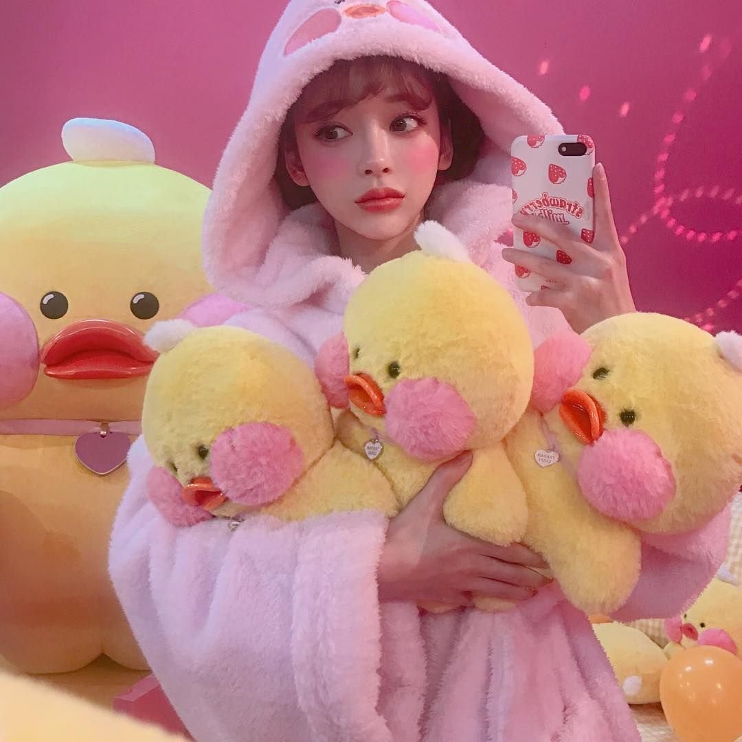 Эстетичная розовая утка игрушка