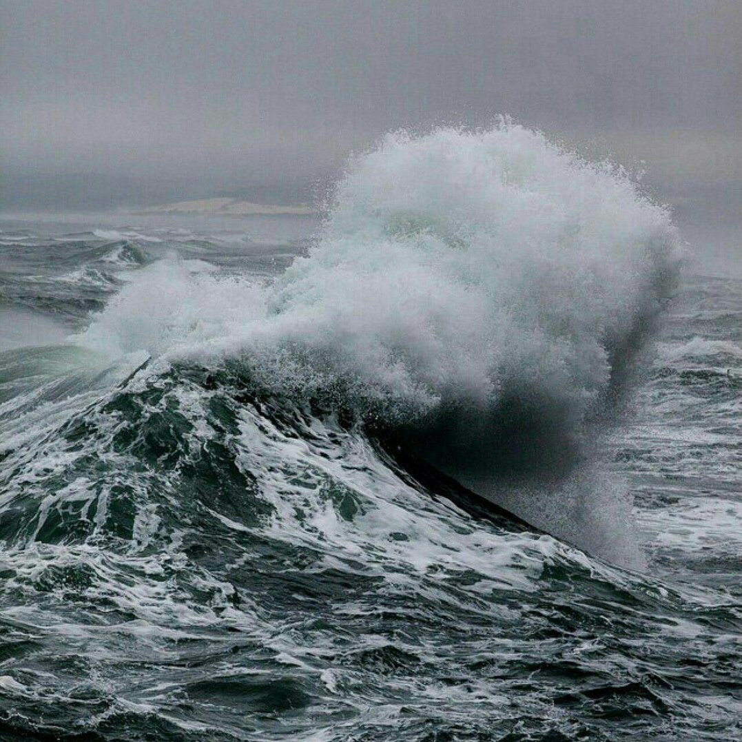 Берег Баренцева моря шторм