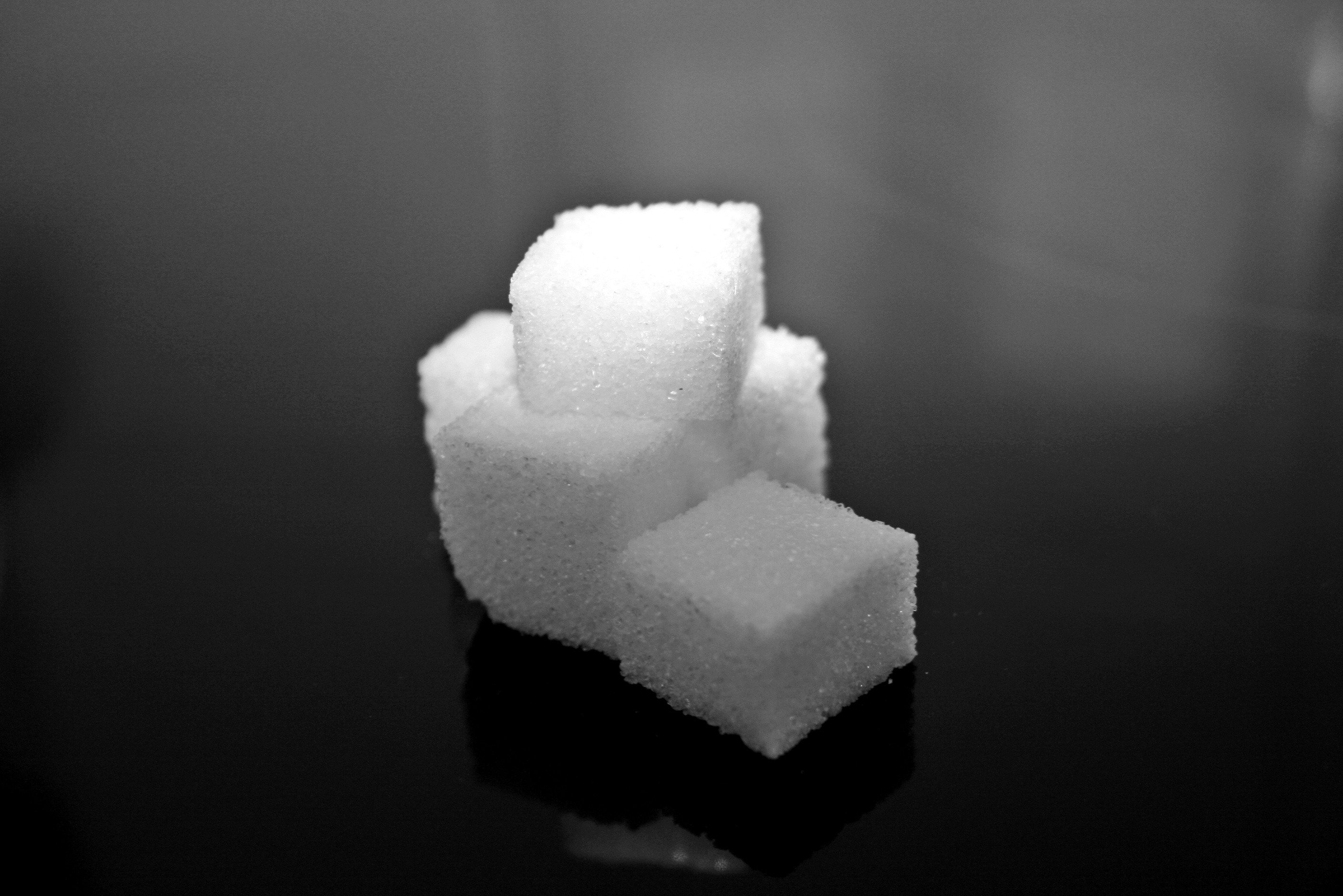 Рафинированный сахар это. Кубики сахара. Кусочек сахара. Сахар кусок. Сахар в кубиках.