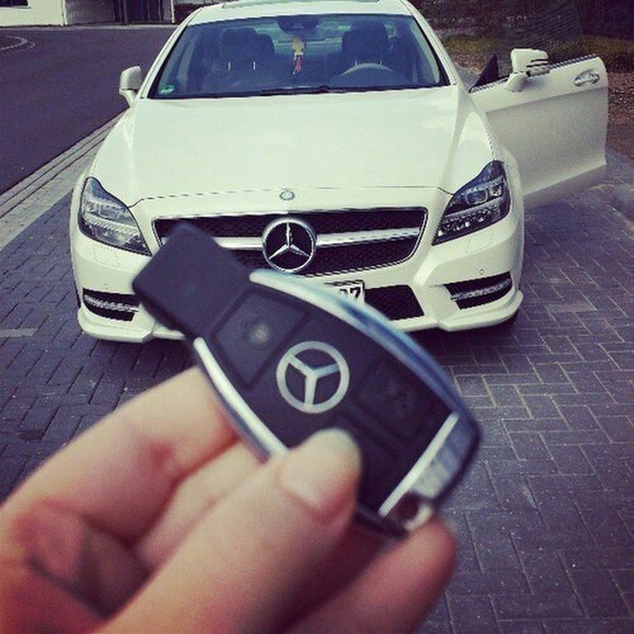 Ключ машины Мерседес