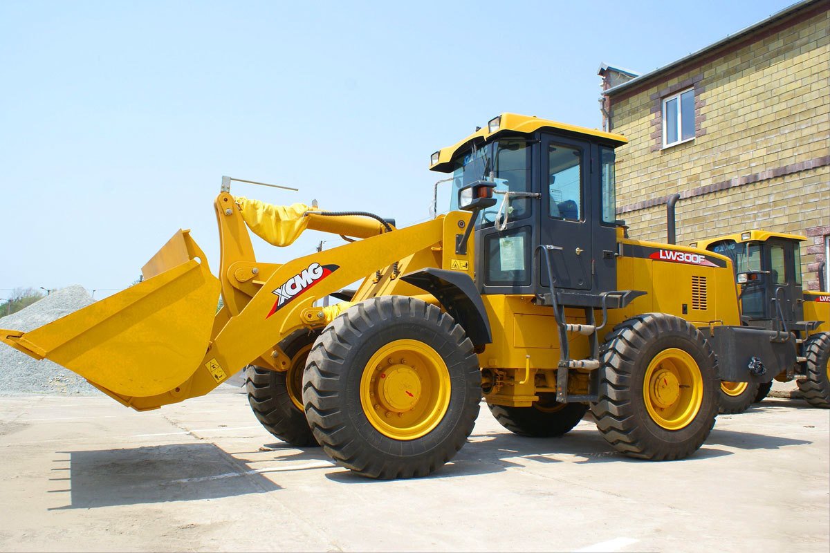 Погрузчик фронтальный Алтын 1500