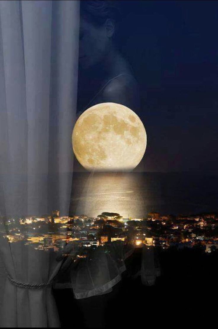 Луна над морем