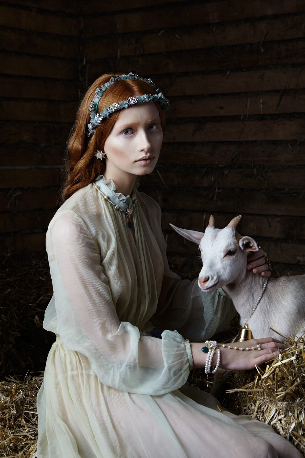 Девушка с козленком