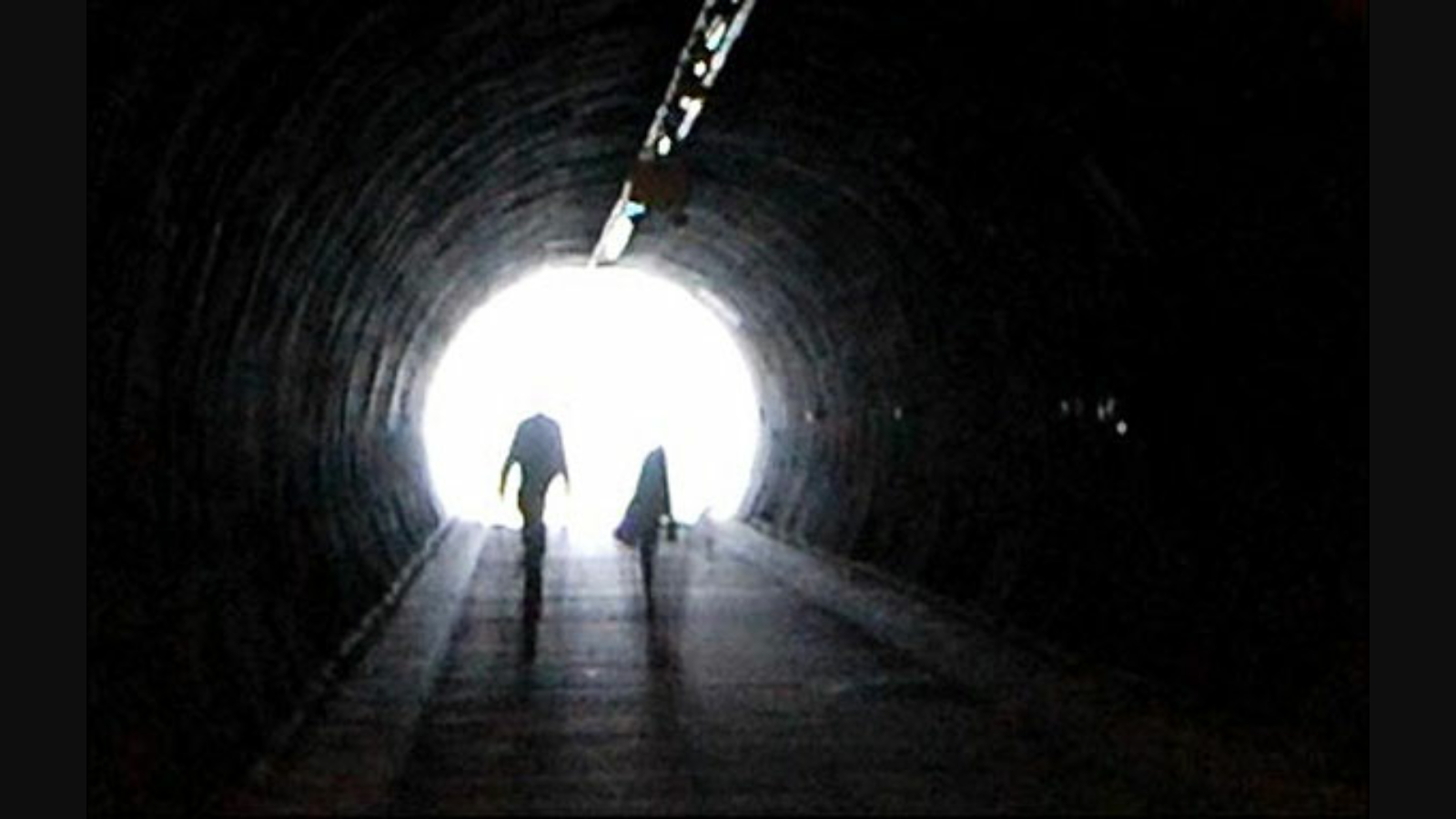 Свет в конце тоннеля. Свет в тоннеле. В конце тоннеля вижу