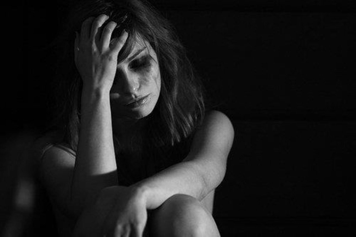 Девушка в истерике