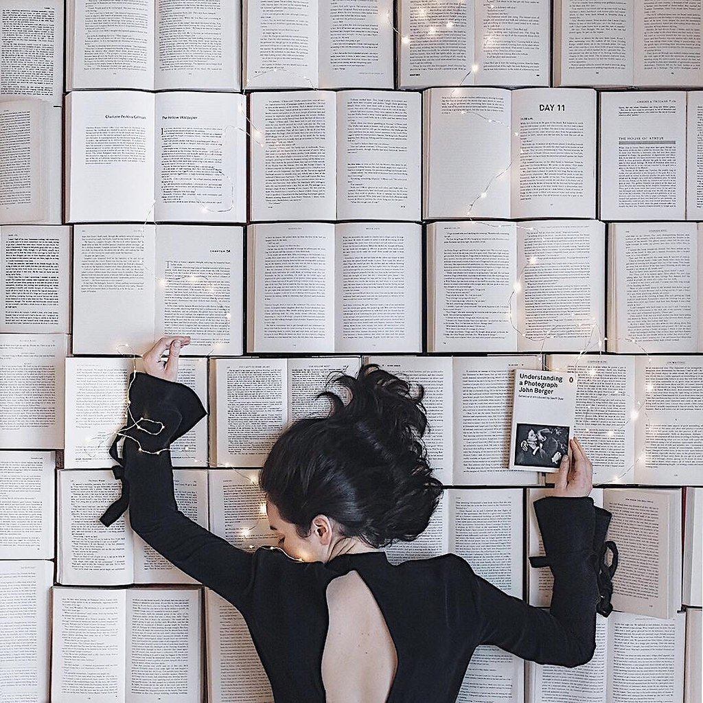 Идеи для фотосессии с книгами