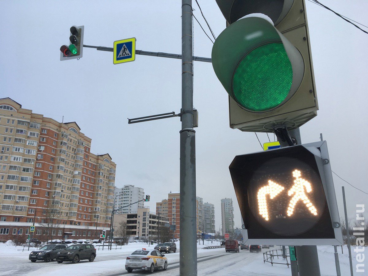 Светофор дорожный