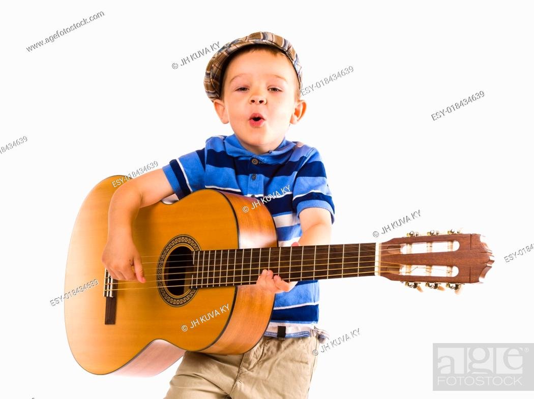 Школьник с гитарой