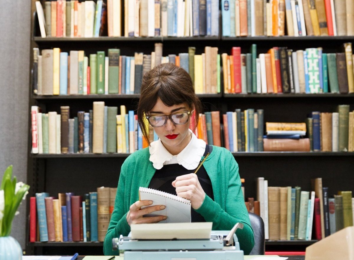 Парень с книгой