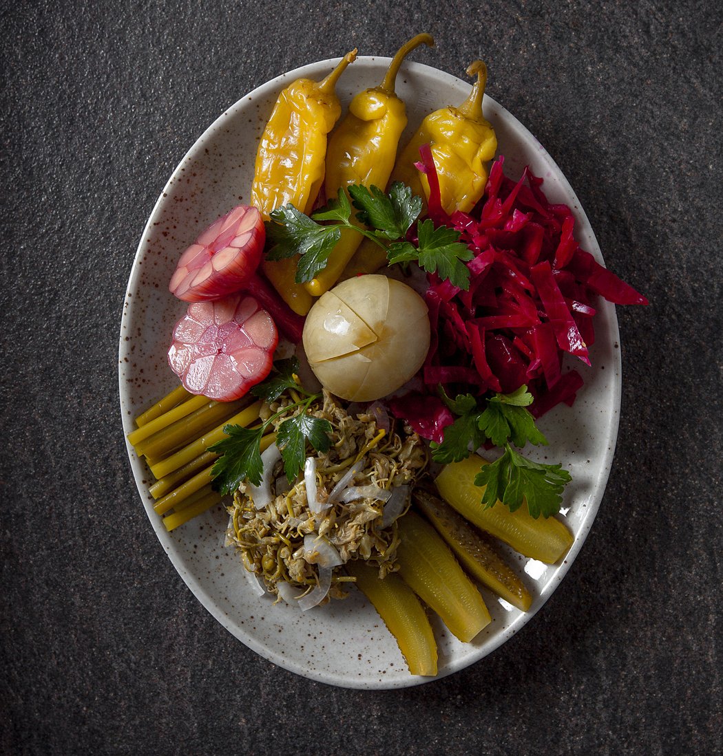 Тарелка с соленьями