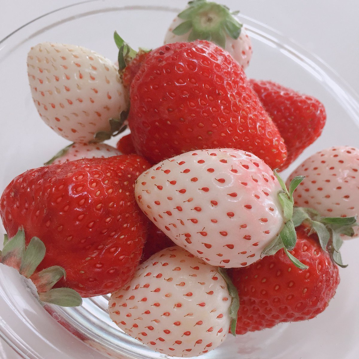 Розовая клубника