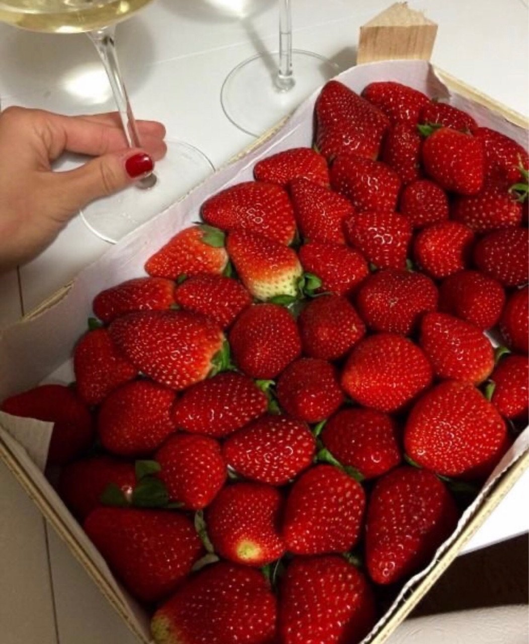 Клубничный стол