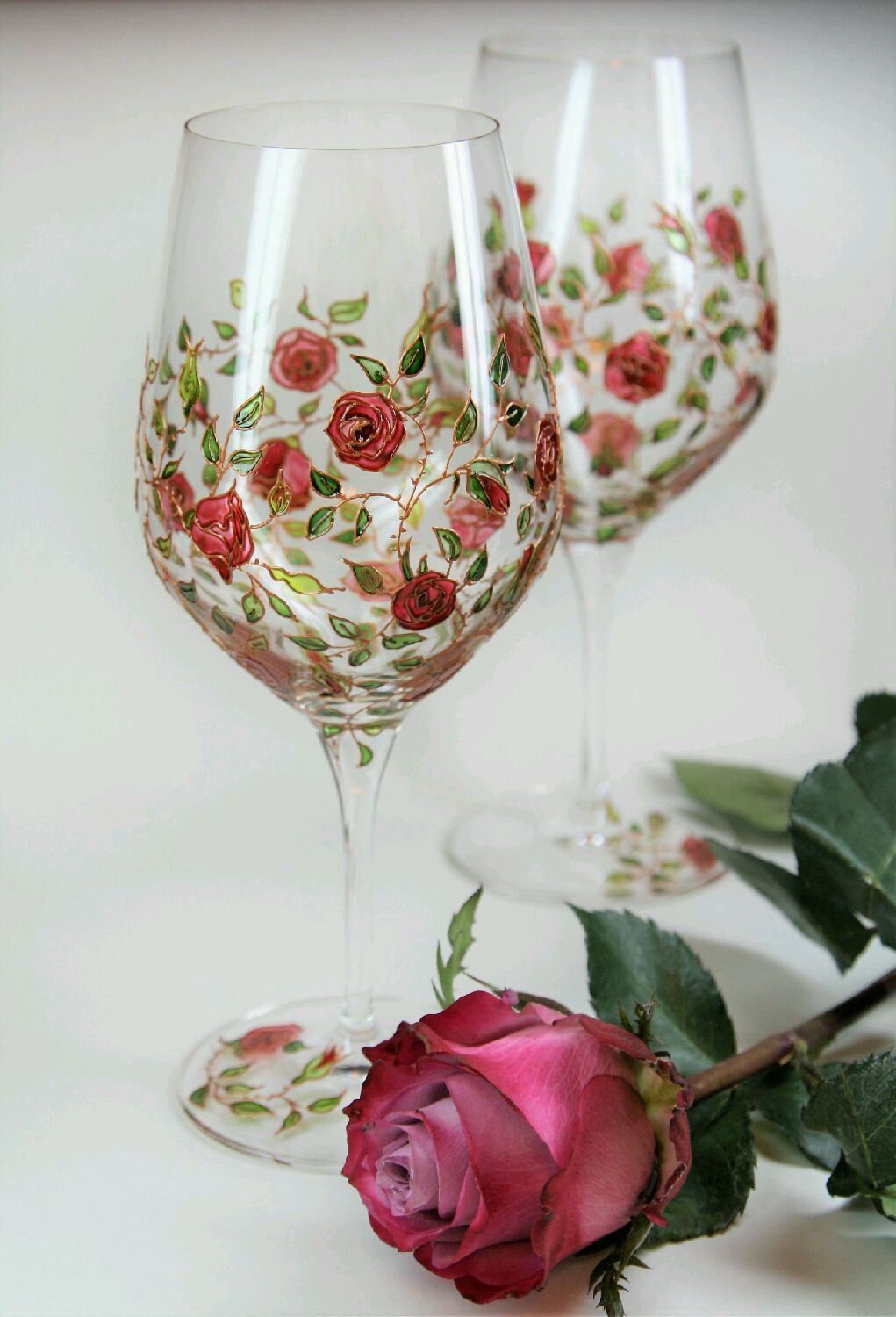 Расписные бокалы для вина