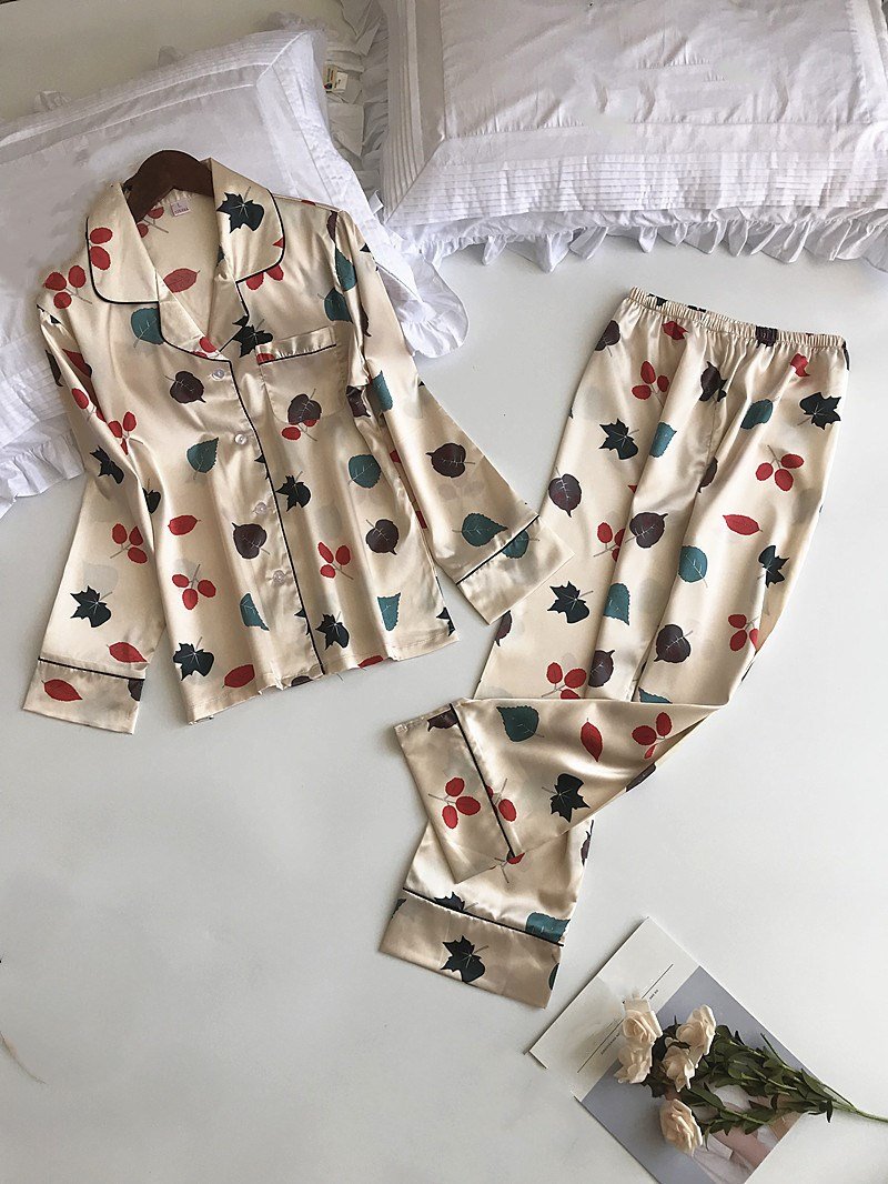 Пижама на кровати