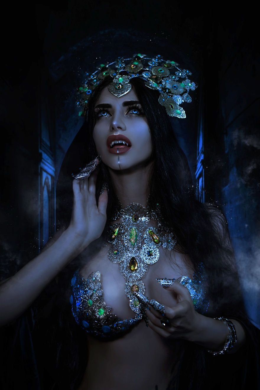 Мистические девушки