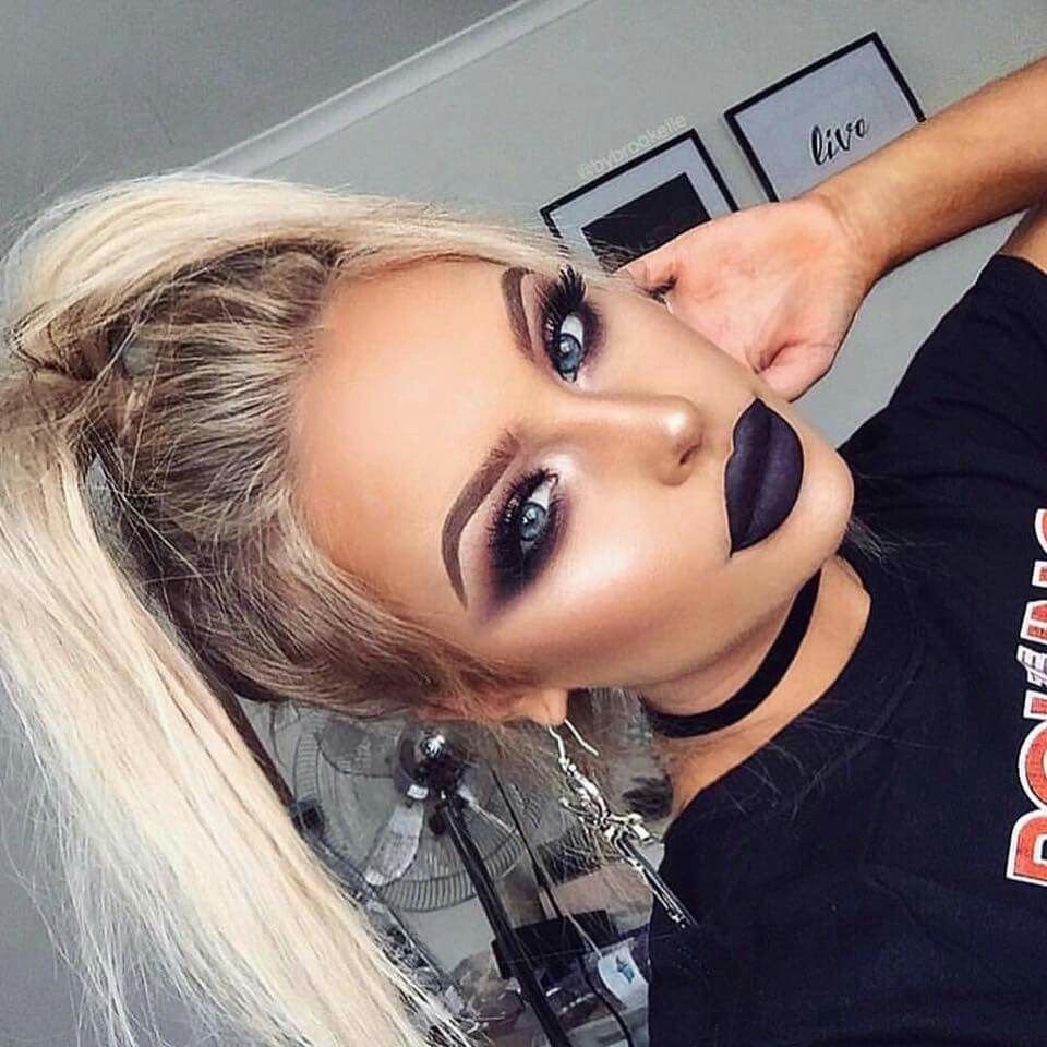 Макияж с черными губами для блондинок