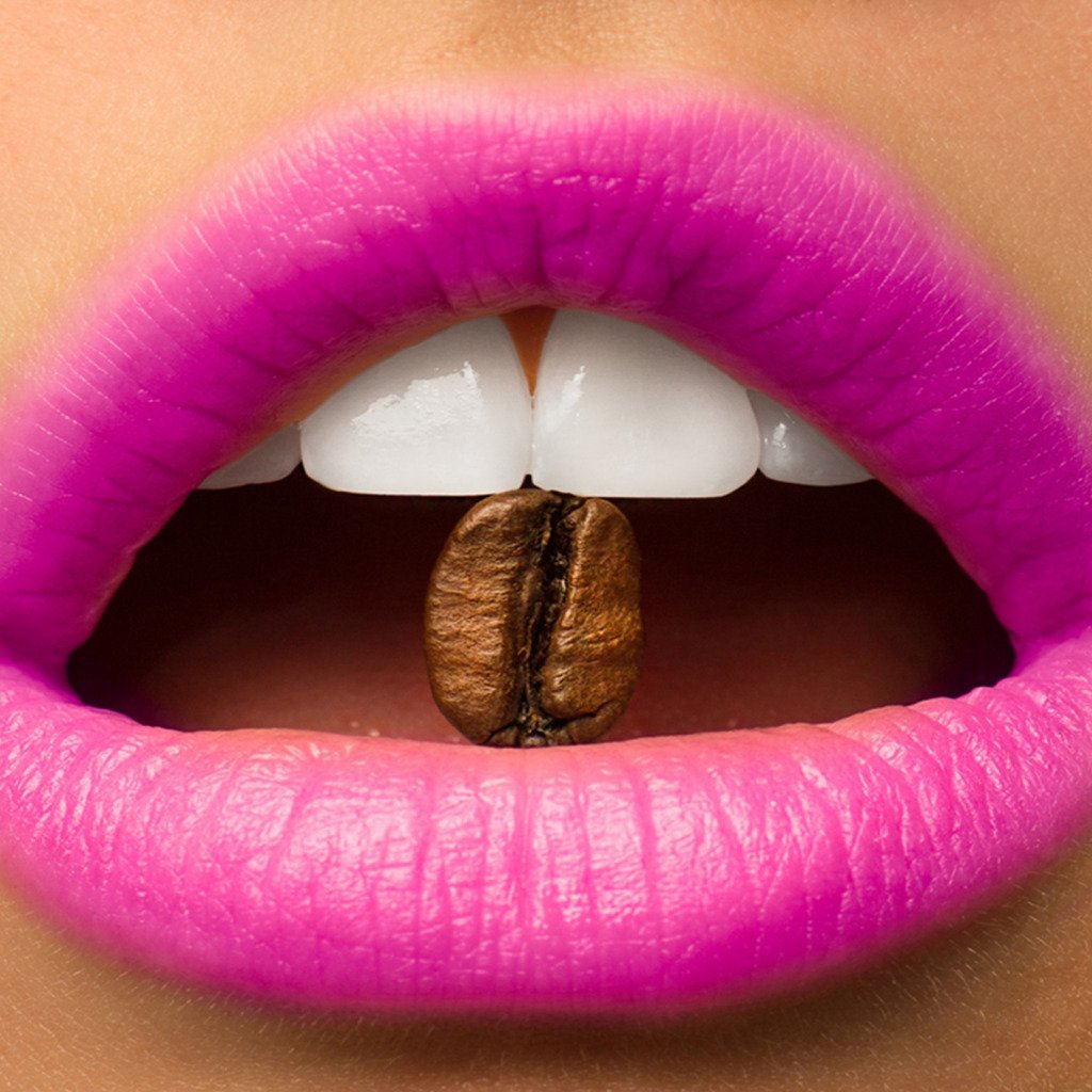Яркие женские губы