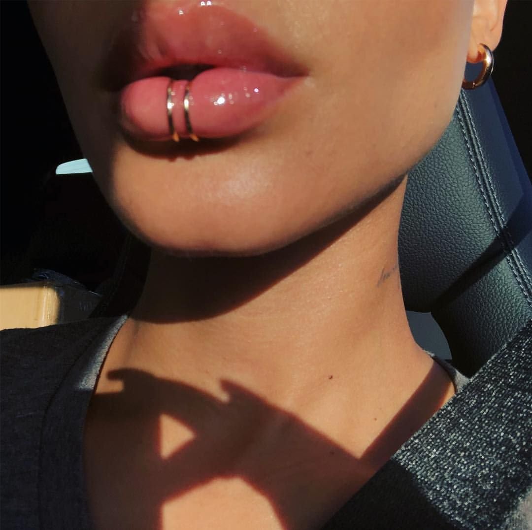 Красивые губки нижние