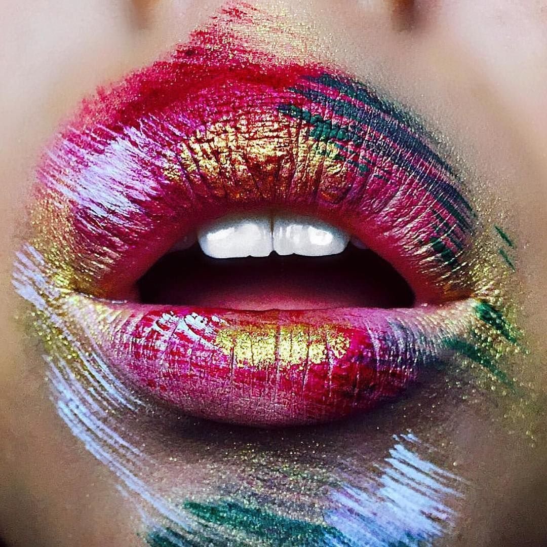 Яркий арт макияж губ