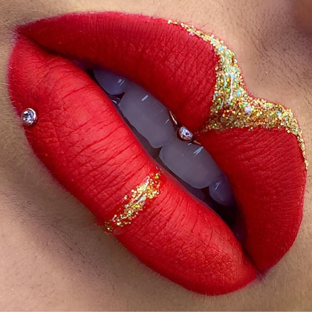 Губы без лица с помадой