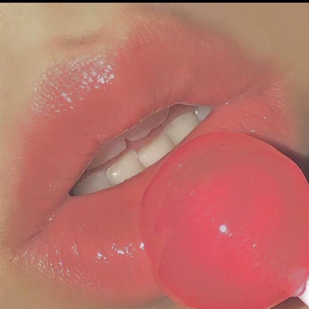 Крашеные губы