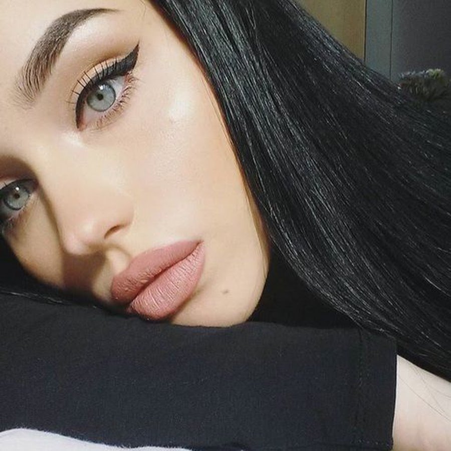 Красивые губы девушек