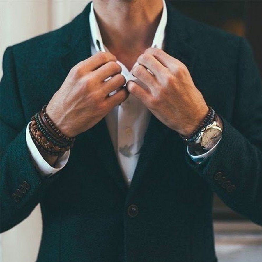 В костюме без лица