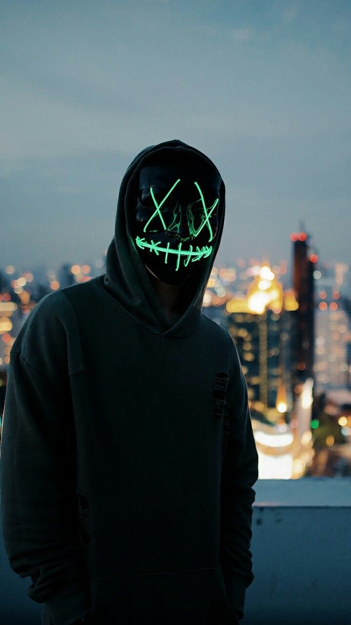 Собака возле машины