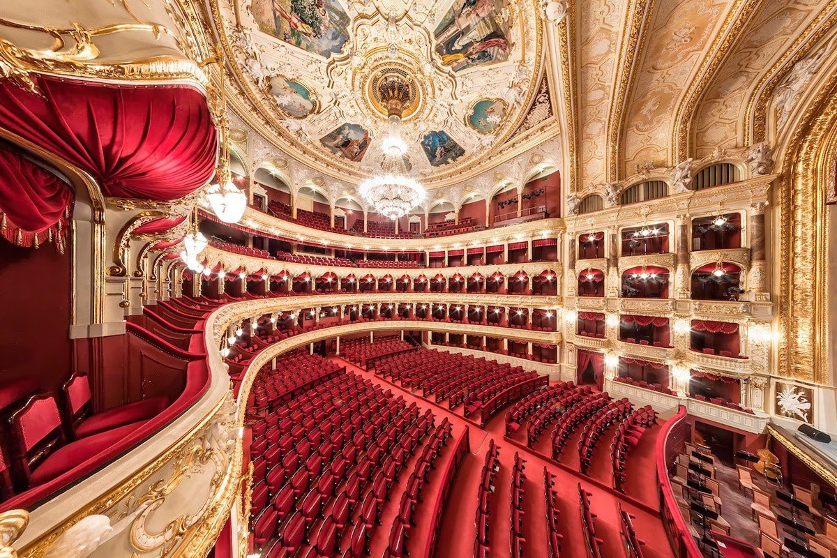 Львовский театр оперы и балета внутри