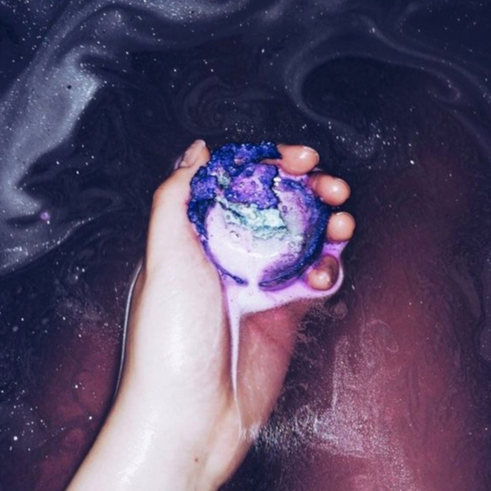 Бомбочка космос lush