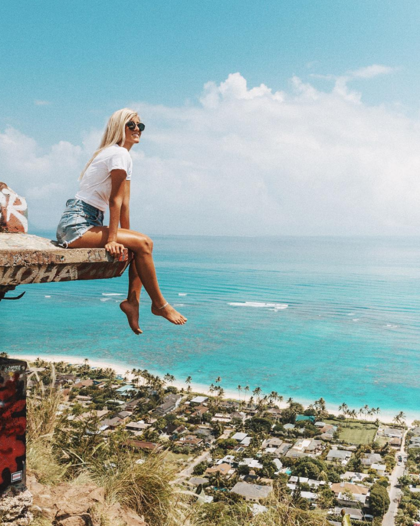 Девушка путешествует