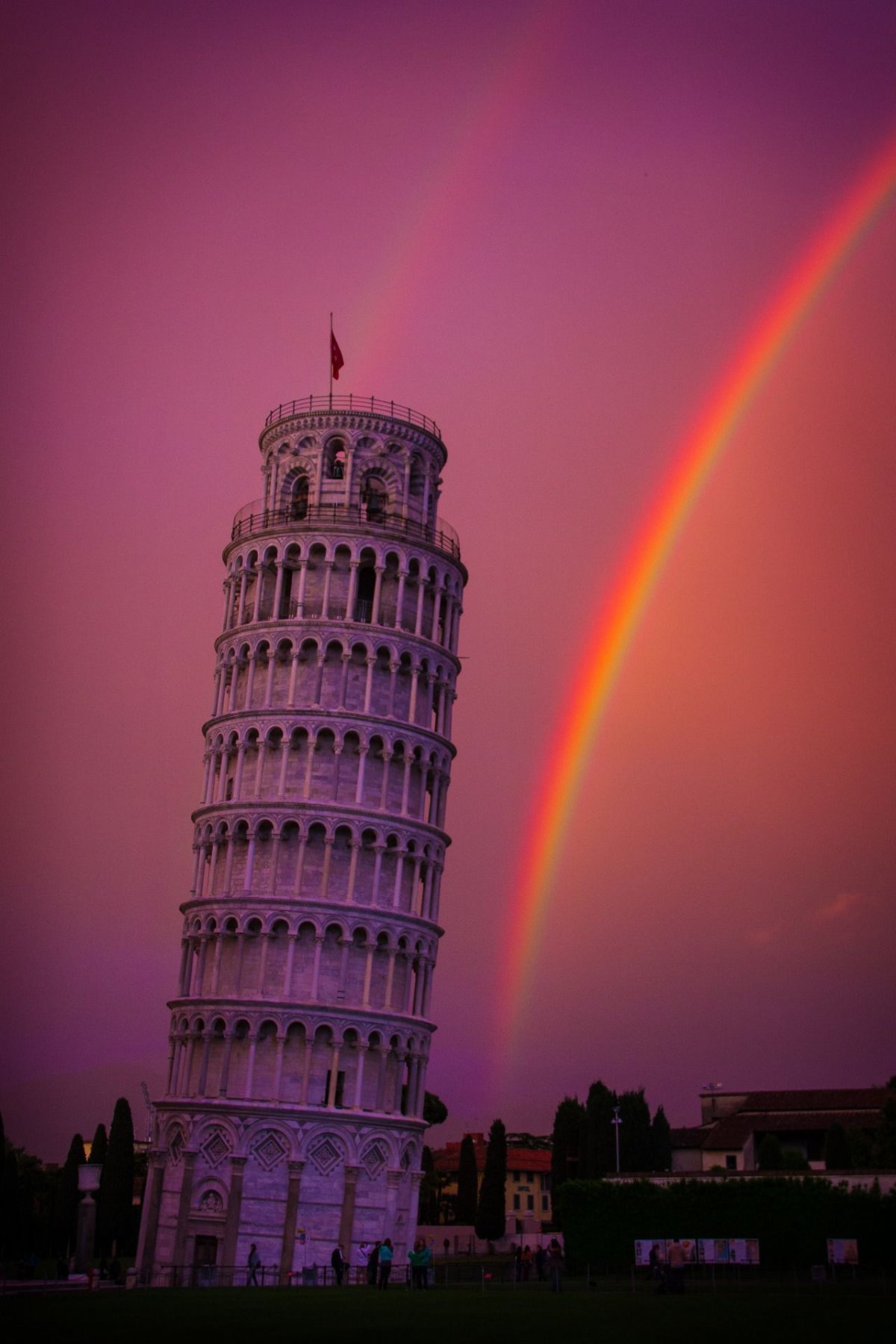 Париж Эйфелева башня фиолетовая