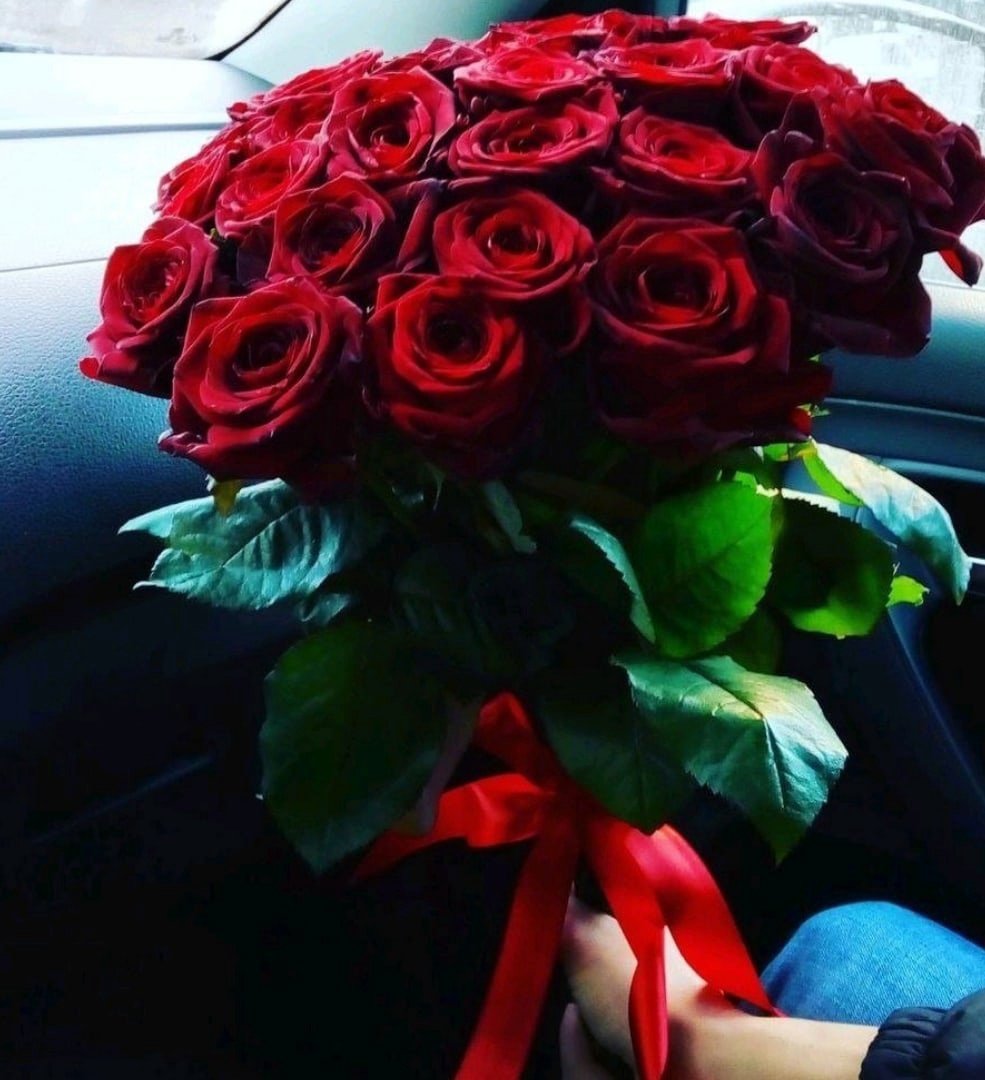 Шикарные розы в коробке