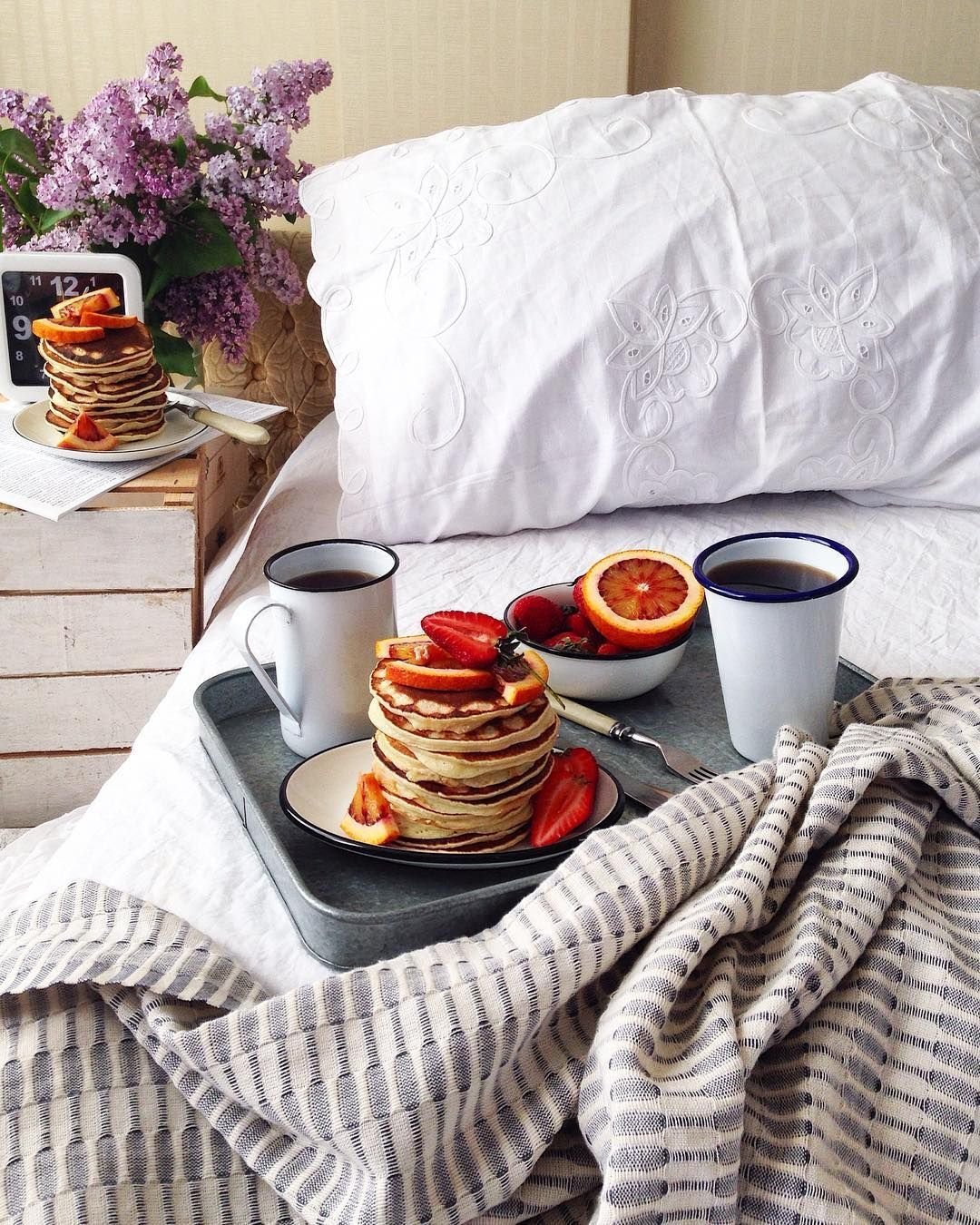 Доброе утро в горах с кофе