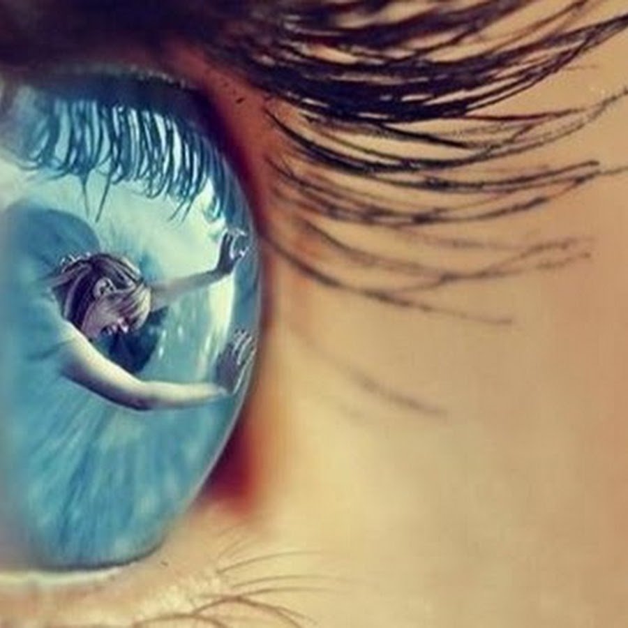 Глаз с отражением любви