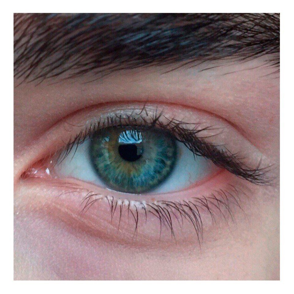 Зеленые глаза мужские