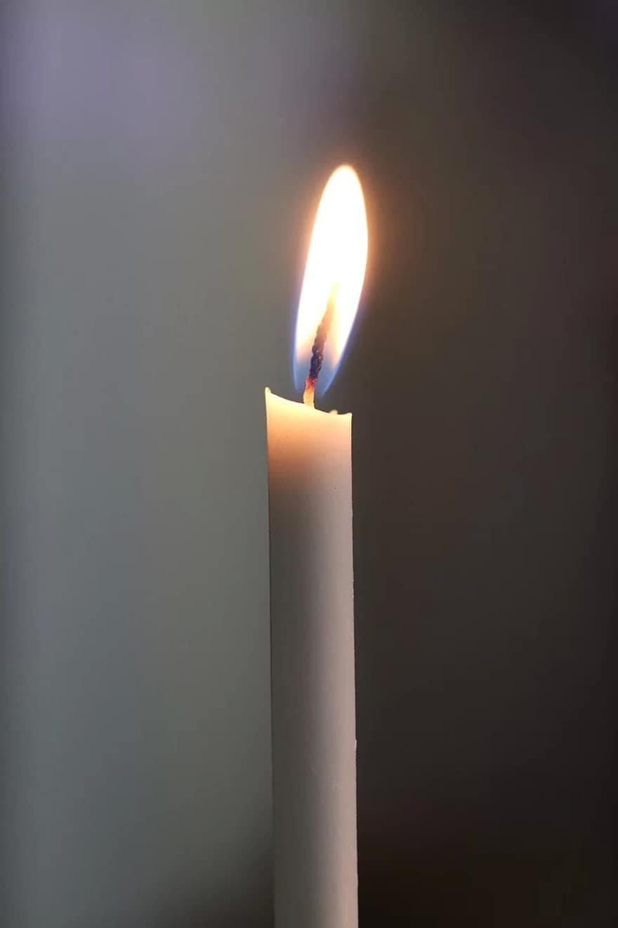 Горящая свеча
