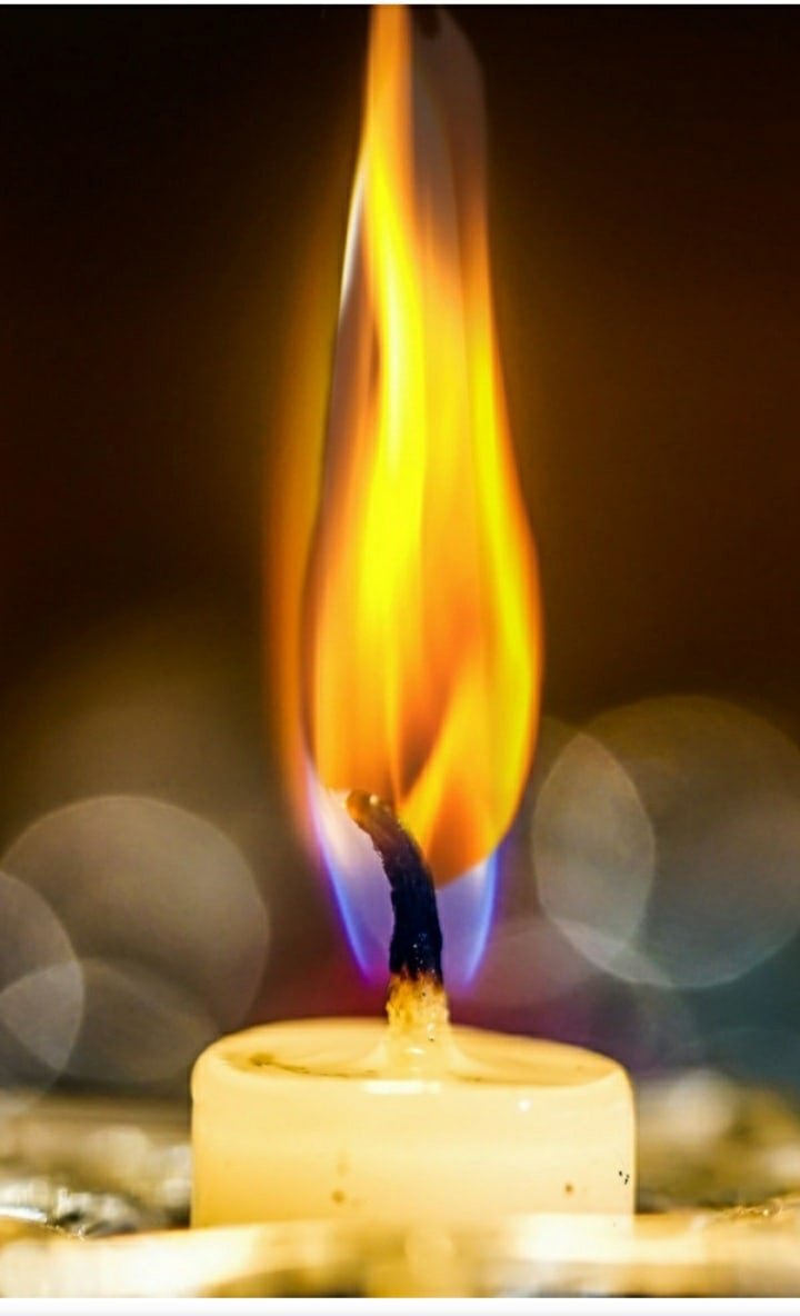 Горящие свечи