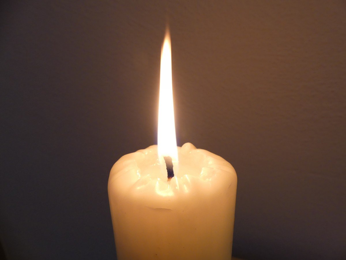 В пламени свечи