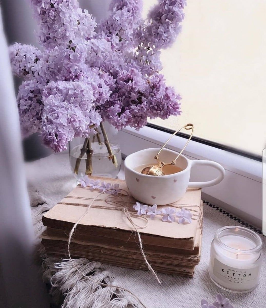 Фиолетовая чашка с кофе