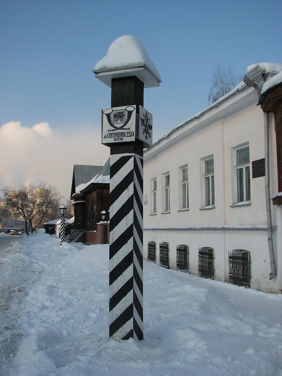 Верстовые столбы в Терлецком парке