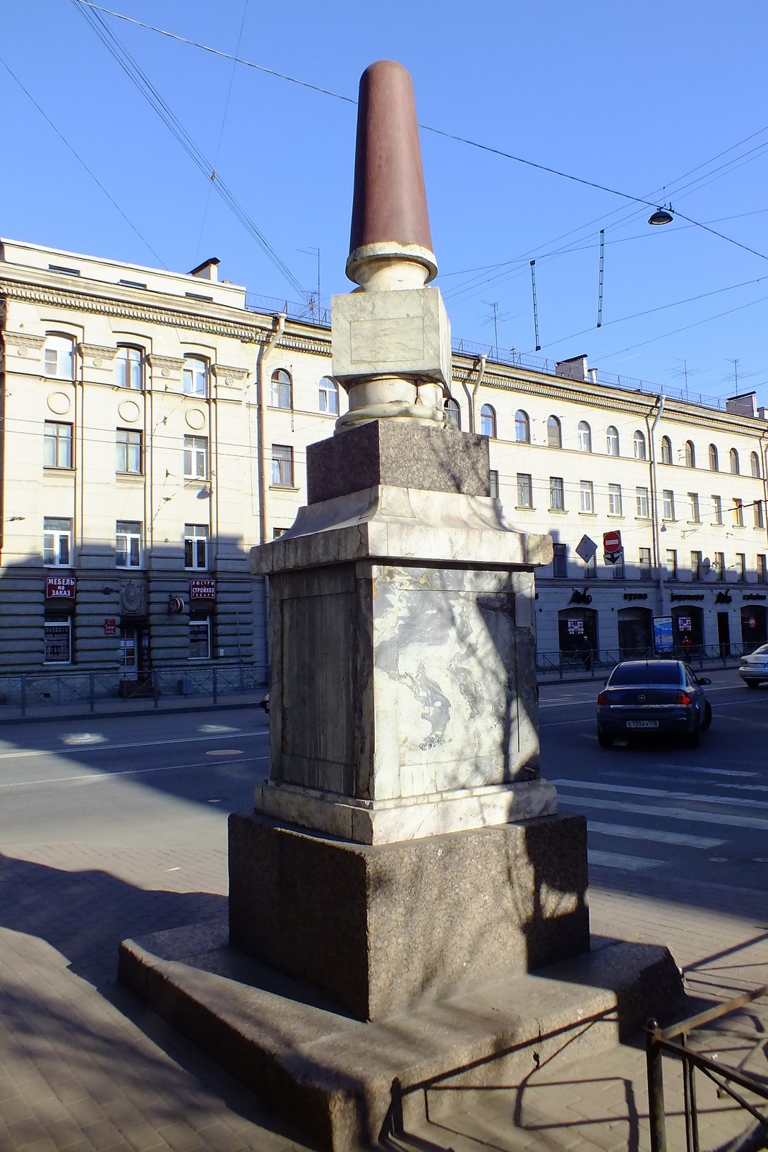 Верстовой столб у Главпочтамта Тамбов