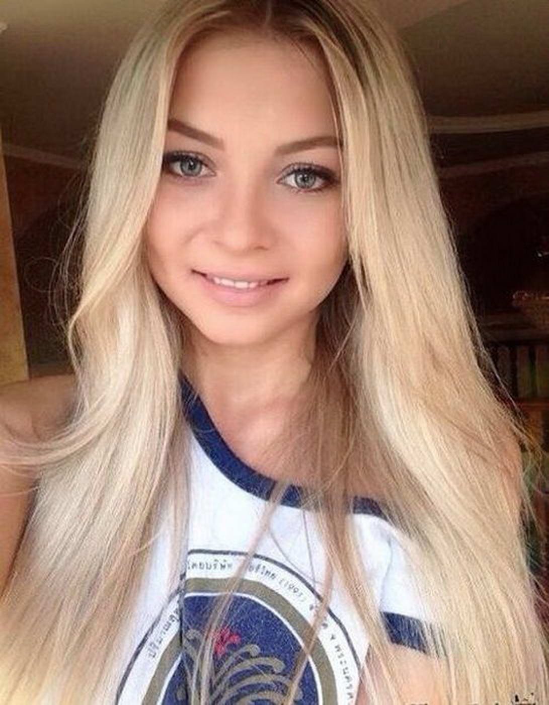 Обычная девушка блондинка