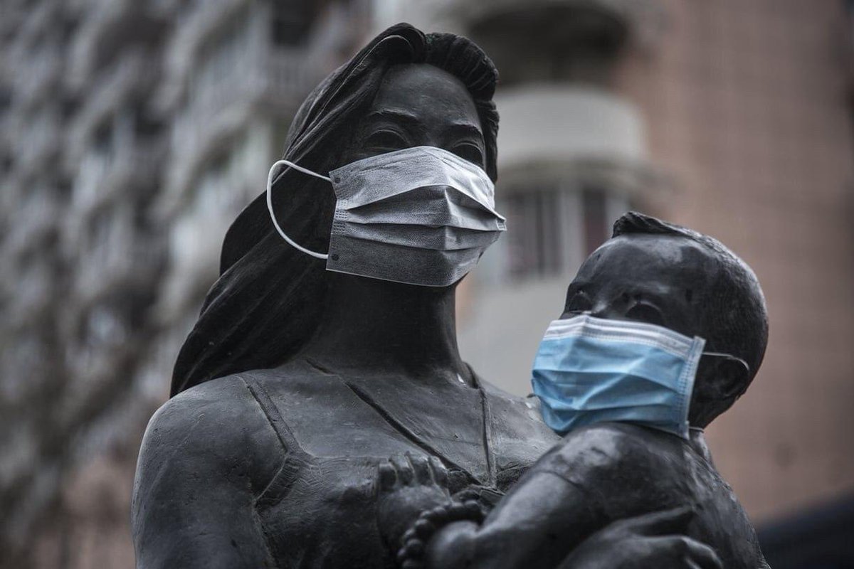 Статуя в маске