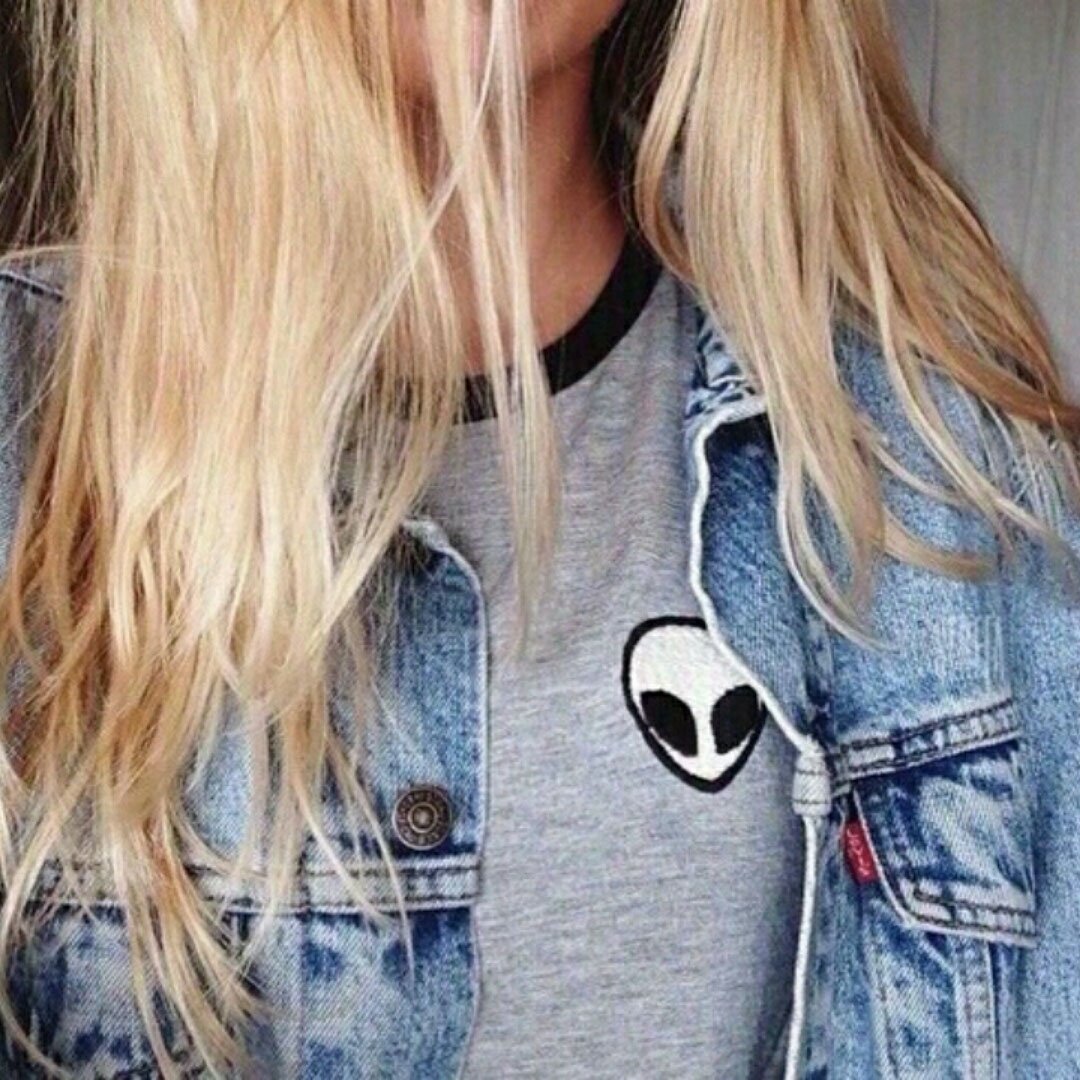 Девушка блондинка без лица